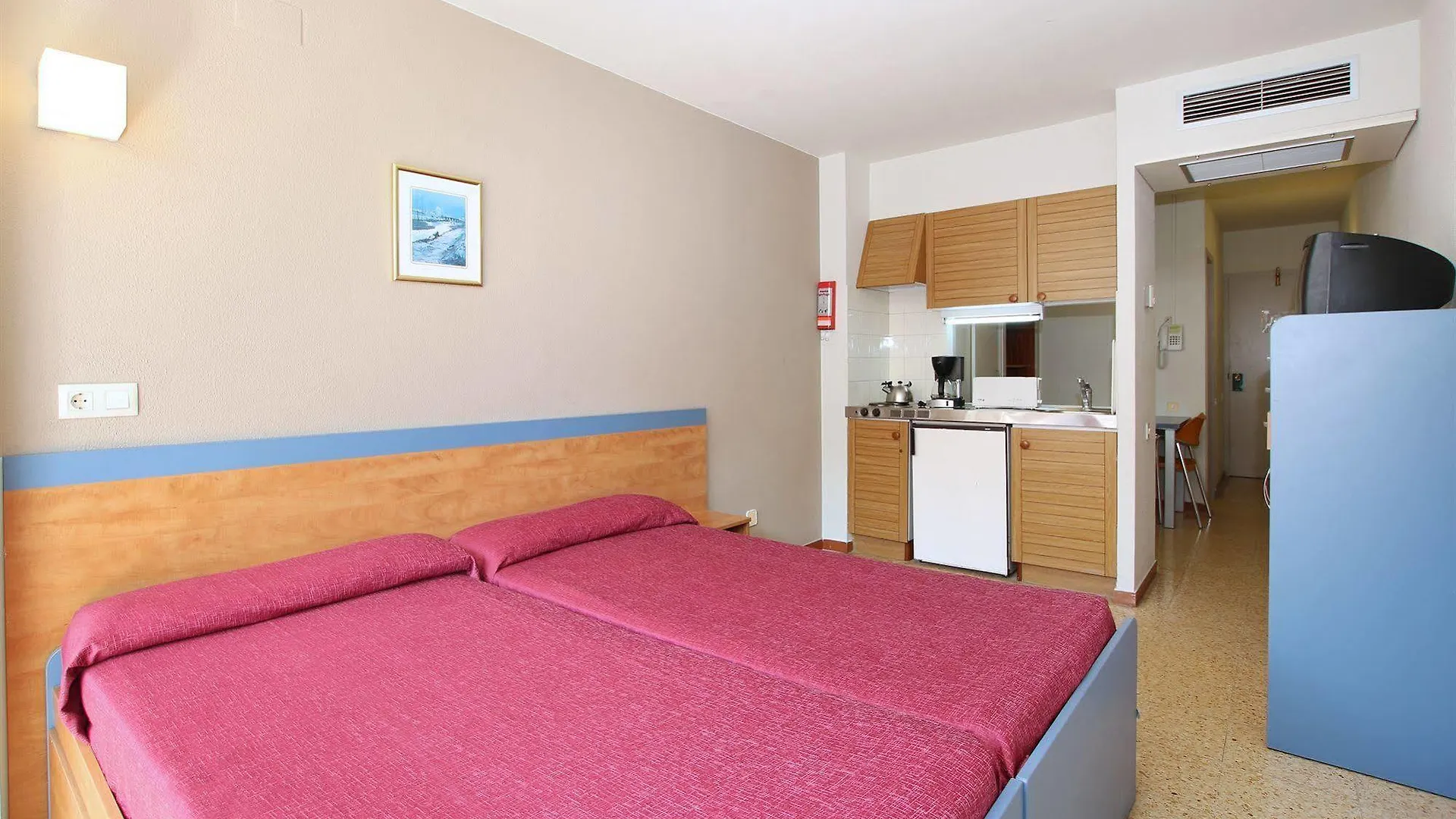 Medplaya Aparthotel Esmeraldas Tossa de Mar 3*,  Spain